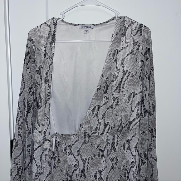 EXPRESS SNAKE SKIN WRAP CHIFFON MIDI DRESS - Picture 5 of 9